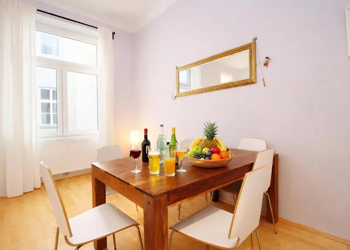 Апартаменти Classy In The Heart Of
